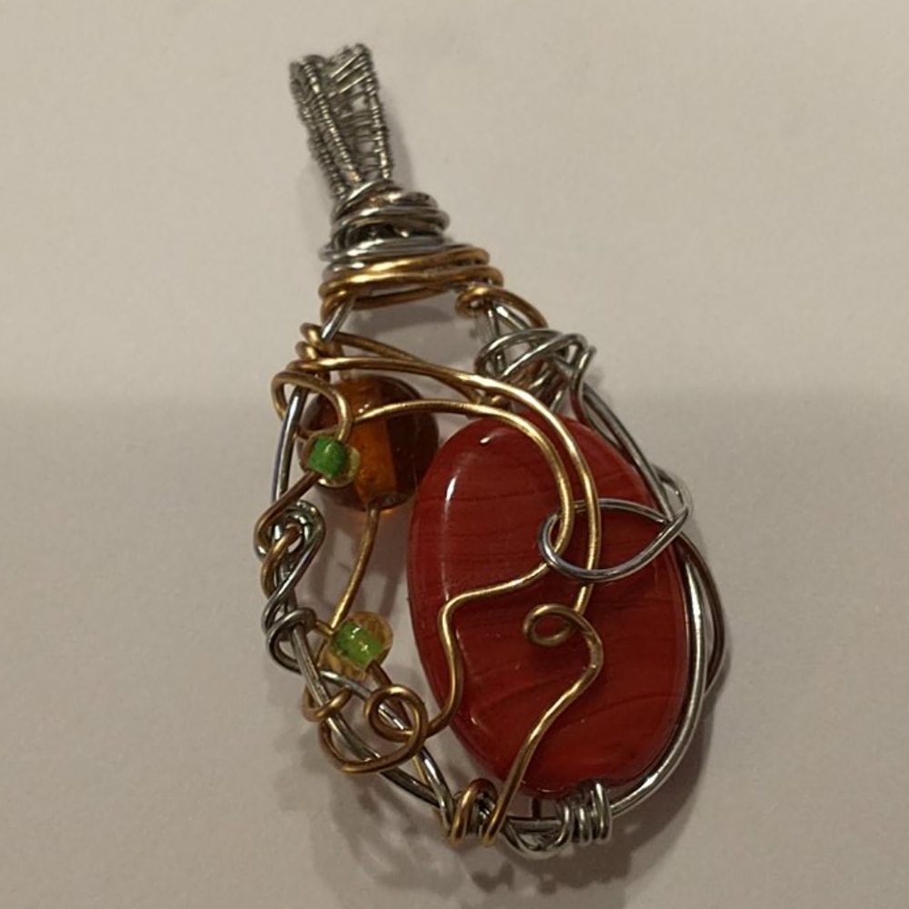 🇨🇦 Wire Wrapped Pendant - Picture 2 of 4